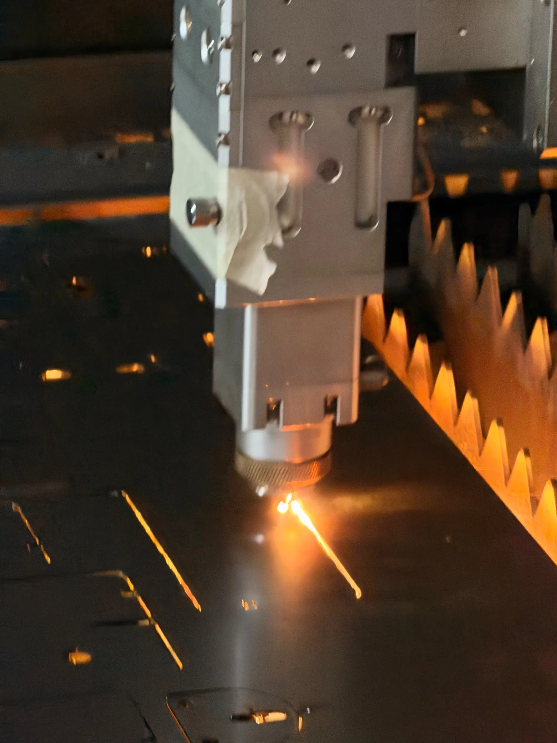 Lazer kafa kesim anı